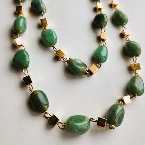 Aventurine Gemstone Necklacer with Goldtone Cubes